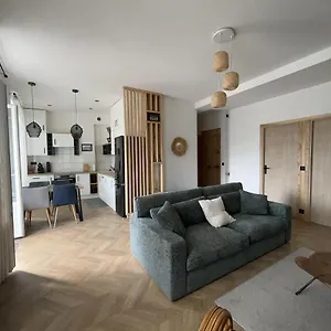 https://carnot-place.hotels-rhonealpes.com